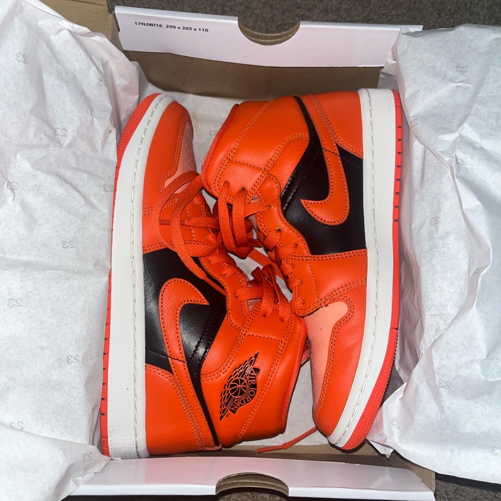 Air Jordan 1 mid se